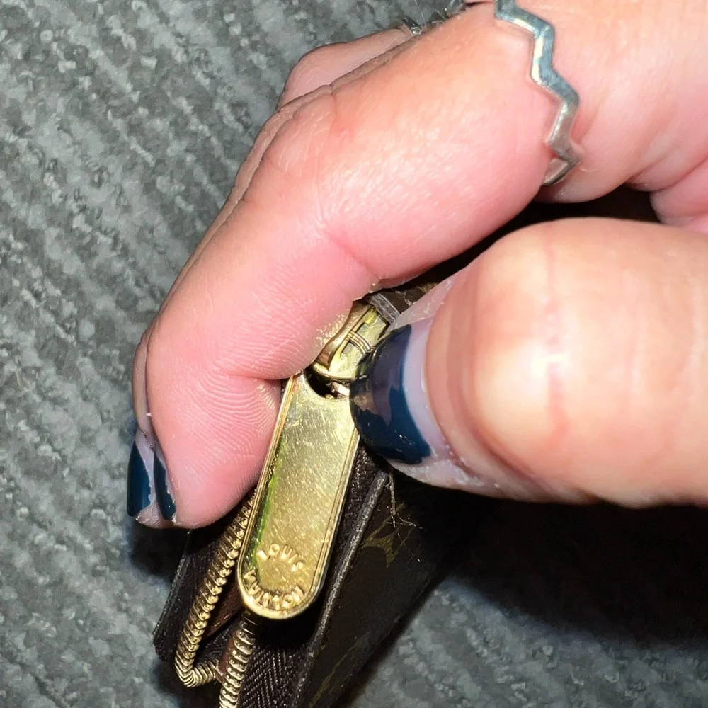 Louis Vuitton Change Wallet Authentic - Picture 3 of 9